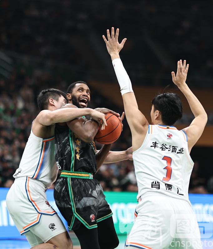 里程碑夜！辽宁本钢豪取连胜，CBA常规赛训练课后刷纪录，震撼外界，官宣口径保持一致的简单介绍