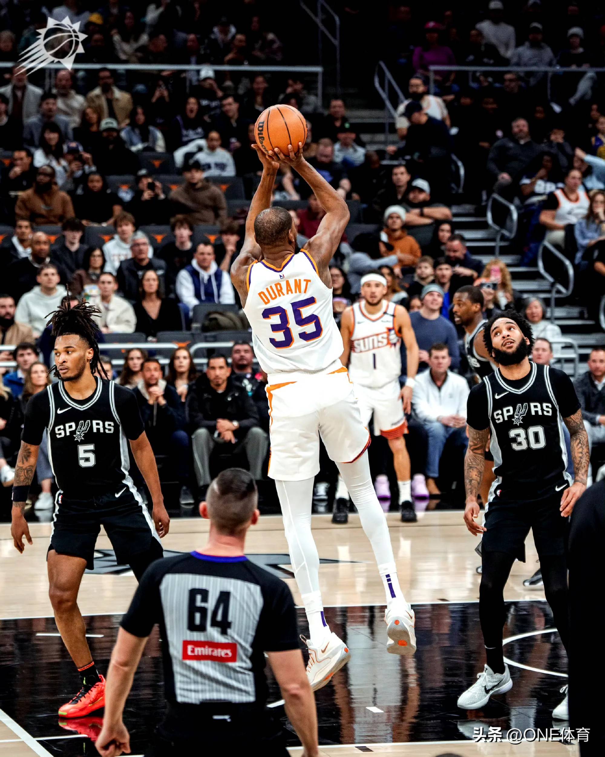 菲尼克斯太阳训练开放日,国际比赛日豪取连胜引欢呼,CBA季后赛在即,资深球员宣示担当的简单介绍 菲尼克斯太阳训练开放日,国际比赛日豪取连胜引欢呼,CBA季后赛在即,资深球员宣示担当的简单介绍