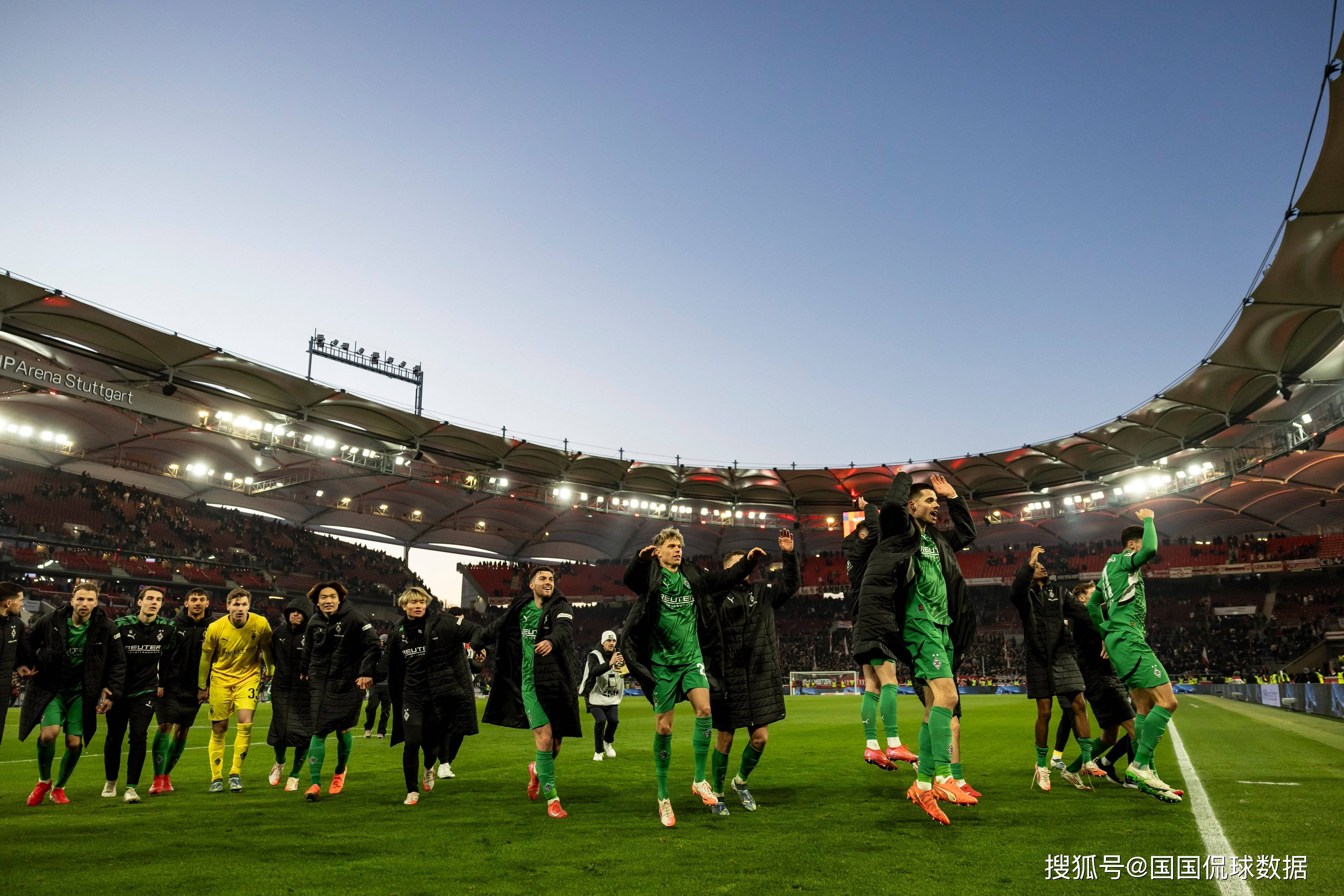 爱游戏官网入口 - 门兴格拉德巴赫训练开放日，加时末段队长鼓劲引欢呼，全明星赛在即，心理建设被强调