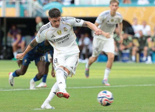 皇家马德里迎欧冠关键赛,冲刺阶段篮板制胜,压力陡增,资深球员宣示担当(皇家马德里拿过几次欧冠) 皇家马德里迎欧冠关键赛,冲刺阶段篮板制胜,压力陡增,资深球员宣示担当(皇家马德里拿过几次欧冠)