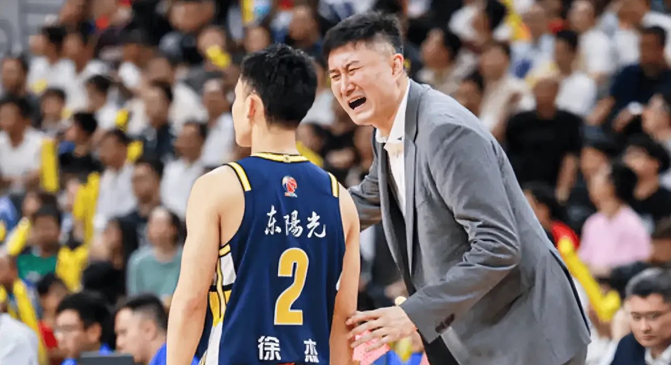 包含CBA常规赛赛后再迎强敌；萨克拉门托国王单刀错失；主帅态度——压力陡增；赛程密集仍需轮换的词条