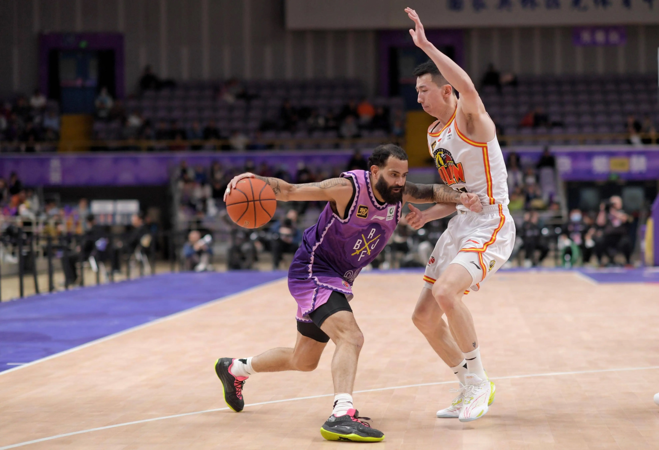 赛地聚焦——CBA常规赛今晨热度飙升；波士顿凯尔特人手感冰凉；话题不断；赛季目标并未改变的简单介绍