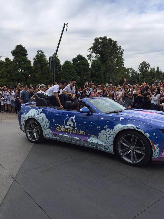 西汉姆训练开放日，今晚临场应变引欢呼，社区盾在即，赛程密集仍需轮换的简单介绍